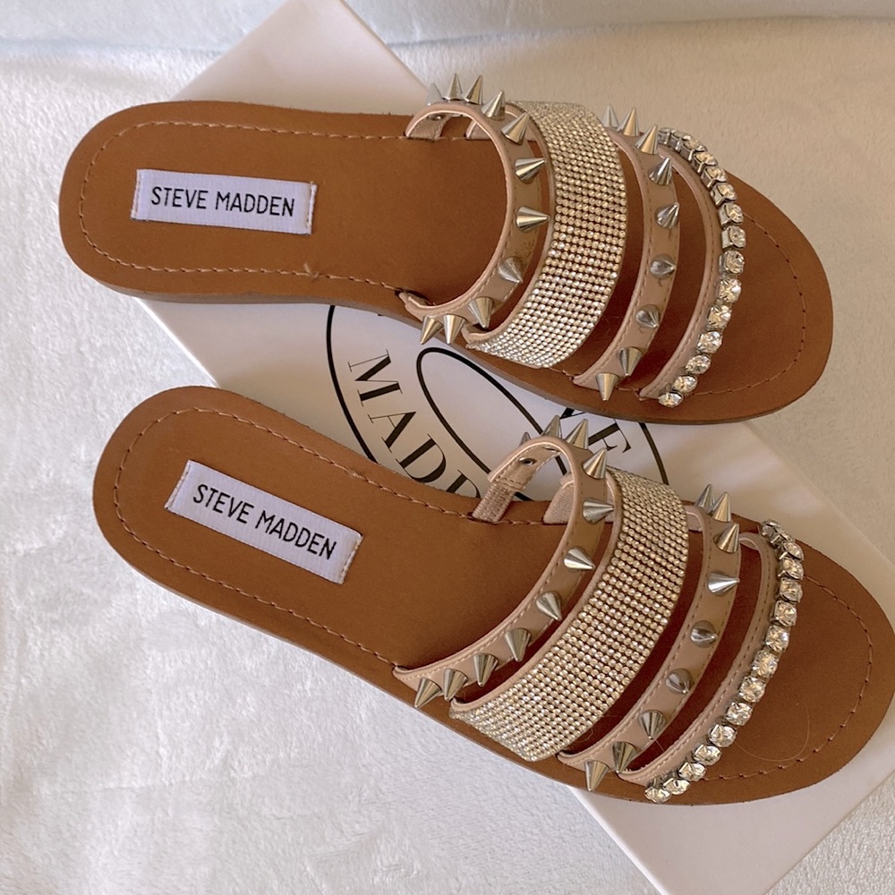 NWOT Steve Madden Lindy Natural Multi, sandal with rhinestones and spikes.